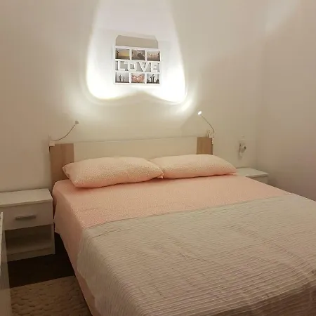 Miran Odmor U Srcu Pule! Iva 60m2. Apartment