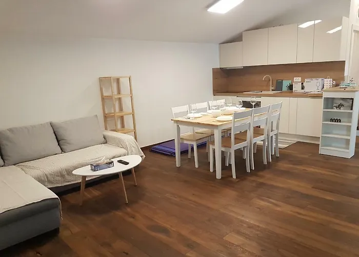 Miran Odmor U Srcu Pule! Iva 60m2. Póla